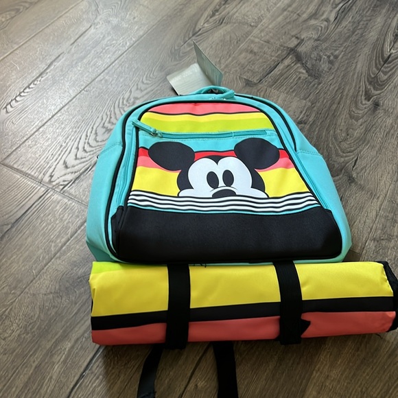 DISNEY picnic 🧺 backpack with picnic mat- BRAND NEW - Picture 6 of 16